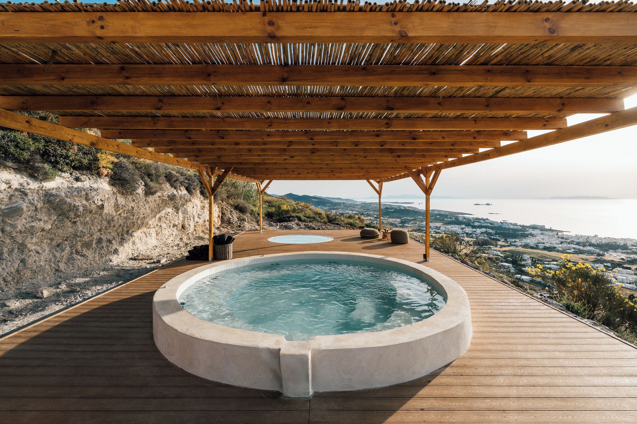 Outdoor spa tub