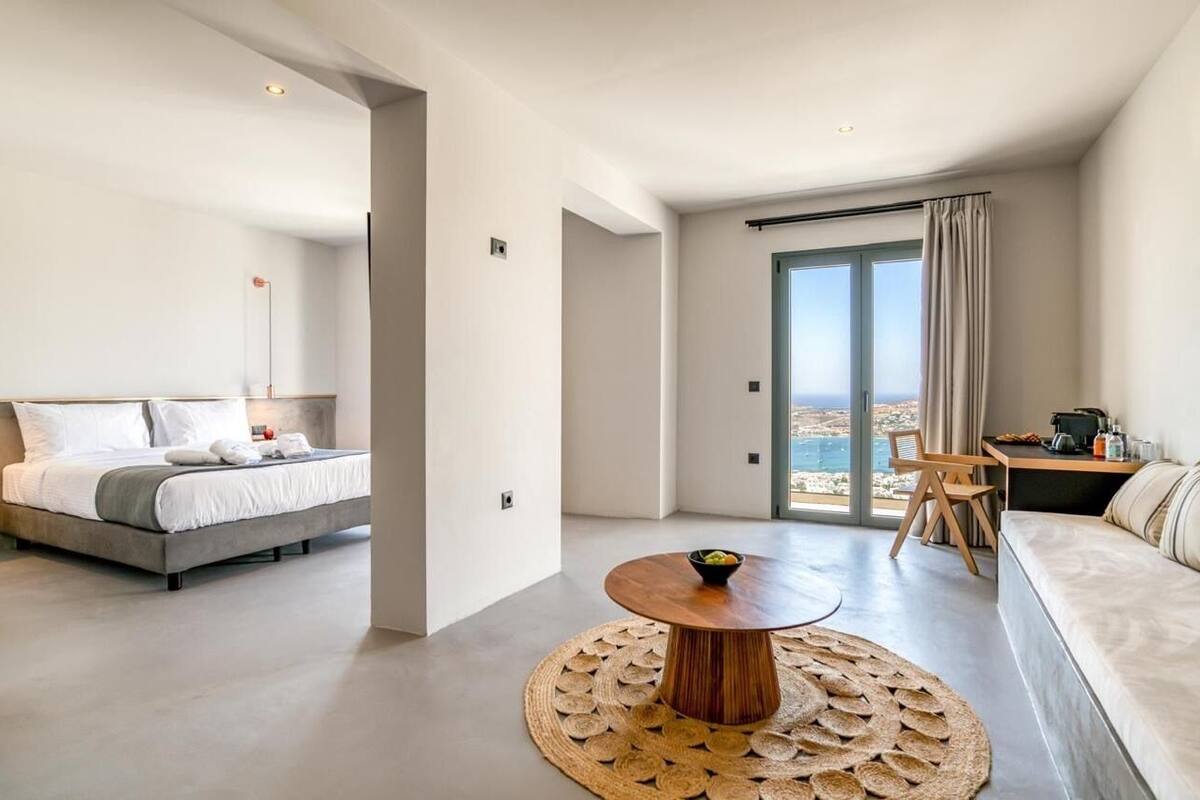 Suite with Balcony & Sea View | 房內夾萬、遮光窗簾/窗簾、隔音、熨斗/熨衫板