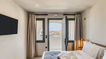 Double Room with Sea View | Cofres nos quartos, cortinas blackout, quartos à prova de som