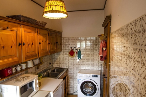 Fridge, oven, dishwasher, coffee/tea maker