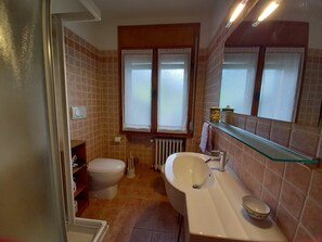 Douche, sèche-cheveux