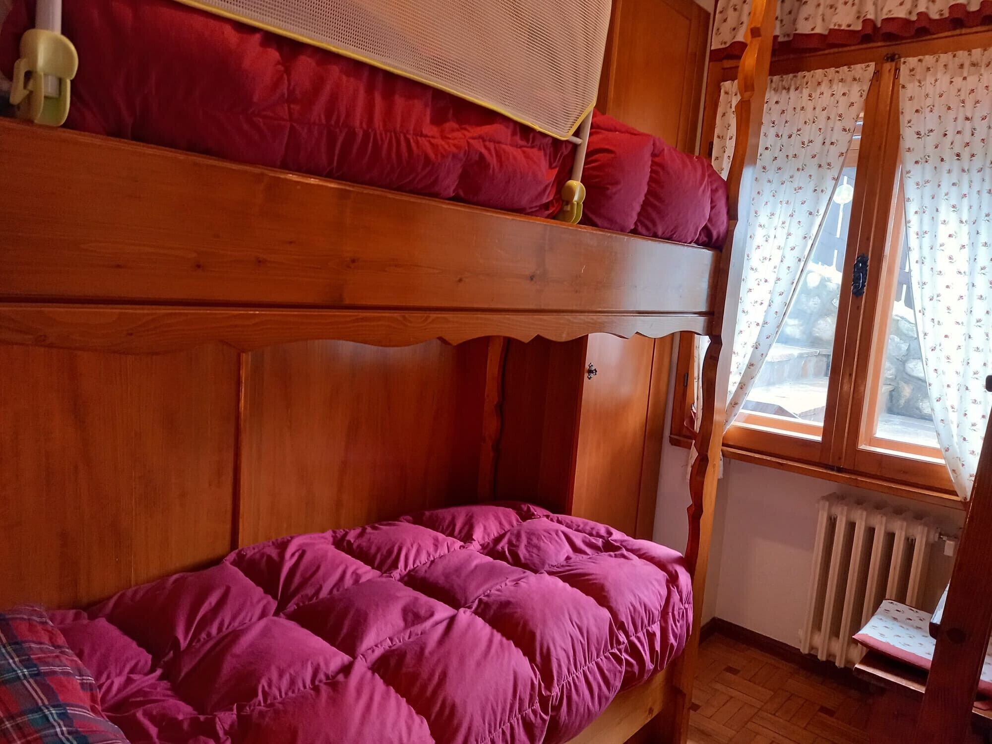 2 bedrooms, bed sheets