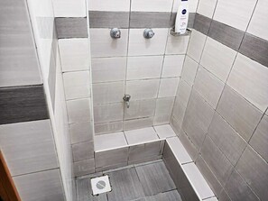 Apartamento Business | Baño | Ducha y cabezal de ducha tipo lluvia