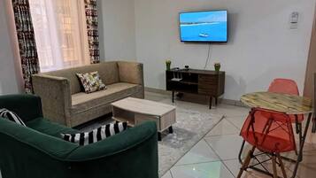 Apartamento empresarial | Área de estar | Smart TV 24 polegadas com canais digitais