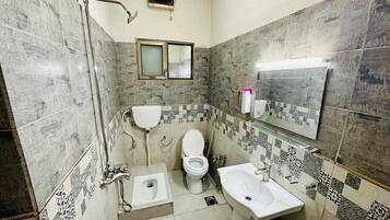 Towels, soap, shampoo, toilet paper