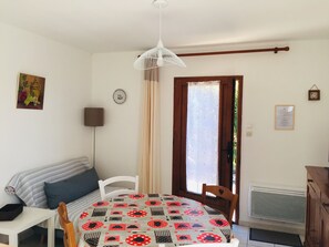 Dining - Independent cottage between sea and countryside - France - Occitanie - Hérault (Pailhes)