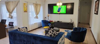  10-bedroom house in beautiful Randburg with WiFi , DSTV, NETFLIX each 500-600
