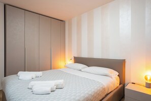 1 dormitori, planxa i posts de planxar, wifi gratuïta i roba de llit