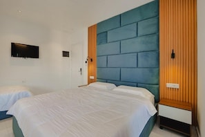 Deluxe Triple Room, Sea View | Free WiFi, bed sheets