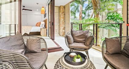 234 Temple Tranquility: Triton Retreat- Luxury Palm Cove Apartment with Resort Pool & Oversized Balcony