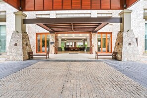 Interior - 234 Temple Tranquility: Triton Retreat- Luxury Palm Cove Apartment with Resort Pool & Oversized Balcony (Palm Cove)