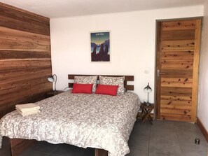 7 slaapkamers, een strijkplank/strijkijzer, reisbedje, gratis wifi