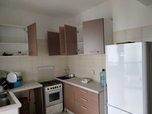 Apartment | Private kitchen | Fridge, microwave, oven, stovetop - Inviting 5-bed Apartment in Luanda (Belas)