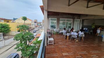 Apartment | Tempat makan luar