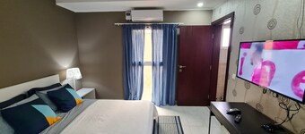 Guest House Sleeps 14 With Terrace