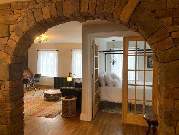 1 habitación, tabla de planchar con plancha, wifi y ropa de cama