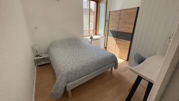 2 chambres, bureau, fer et planche à repasser, Wi-Fi gratuit