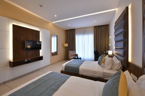 Habitación Deluxe con 2 camas individuales | Tabla de planchar con plancha, wifi gratis, ropa de cama