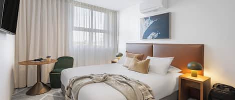 2 bedrooms, premium bedding, in-room safe, desk