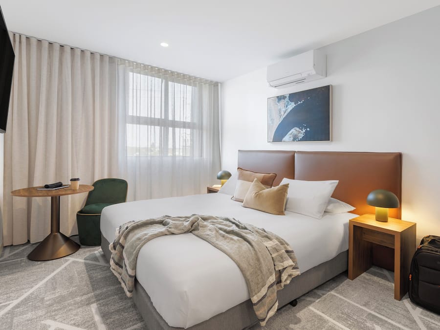 Premium bedding, in-room safe, desk, laptop workspace