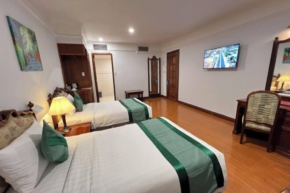 Minibar, in-room safe, iron/ironing board, free WiFi