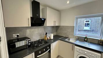 Refrigerador, microondas, horno y parrilla de estufa