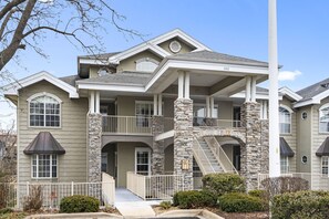 Exterior - 2BR Family Retreat • Sunroom • Indoor Pool Access (Branson)