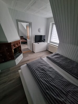 2 室のベッドルーム、WiFi (無料)、ベッドシーツ