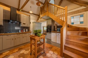 Fridge, microwave, oven, dishwasher - The Garden Barn (4) - a grade I listed building sleeping 4 guests (Peterchurch)