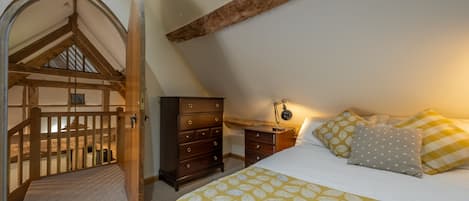 2 habitaciones, tabla de planchar con plancha, cuna de viaje y internet