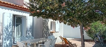 Modern Villa with Sunny Terrace Near Beach & Shops - Pet Friendly