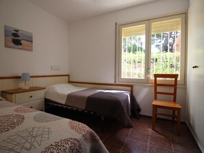 3 bedrooms, free WiFi - Seaside Villa with Garden, Solarium, and WiFi - 100m from La Farella Beach (Llançà)