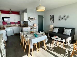 Interior - 3-star apartment in Saint Jean de Monts, 5 people, parking, sea view (Saint-Jean-de-Monts)