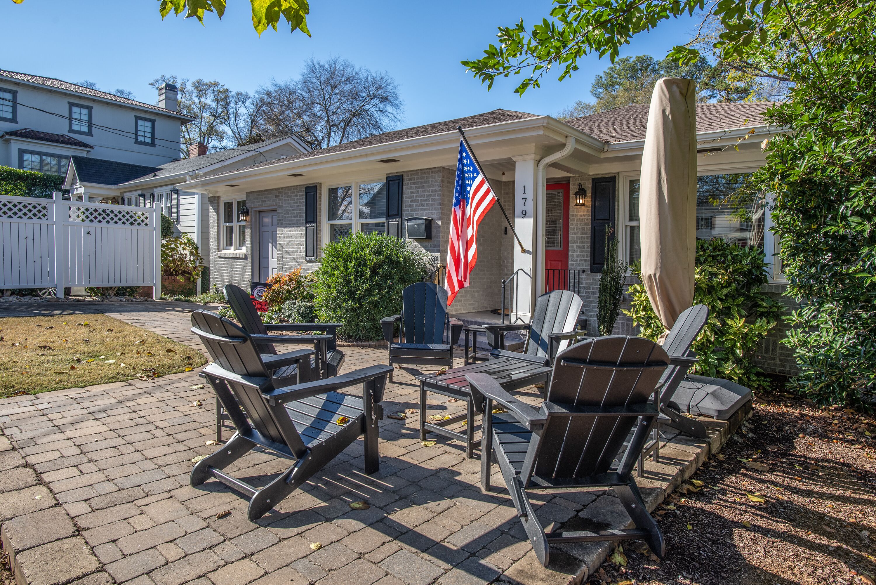 Bulldog Retreat at Five Points - Walking distance to Stadium