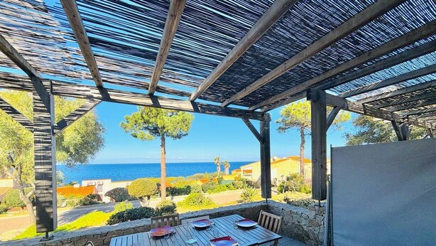 Outdoor dining - 2-Room Apartment with Terrace in Lumio (Lumio)