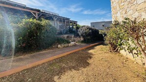 Property grounds - 2-Room Apartment with Terrace in Lumio (Lumio)