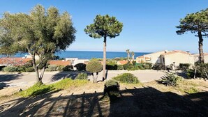 Property grounds - 2-Room Apartment with Terrace in Lumio (Lumio)