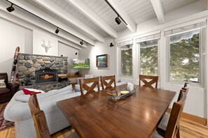 Dining - MONTHLY LEASE - Canyon Chalet by Tahoe Getaways - Pet-Friendly 4 BR, Walk to Donner Lake! (Truckee)