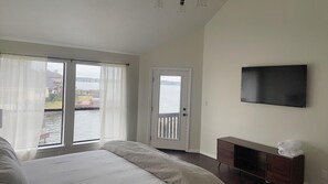 Villa | 5 bedrooms - The Waterfront Villa (Montgomery)
