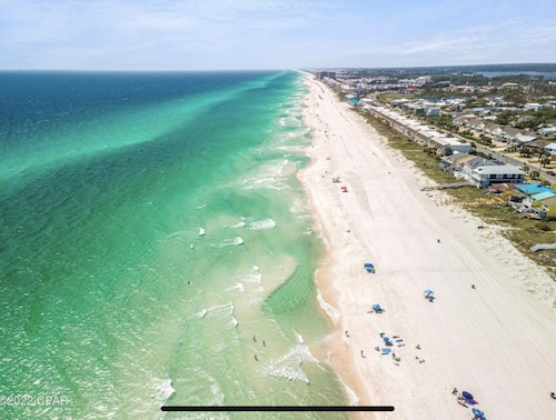 Modern Poolside Villa-steps to Beach