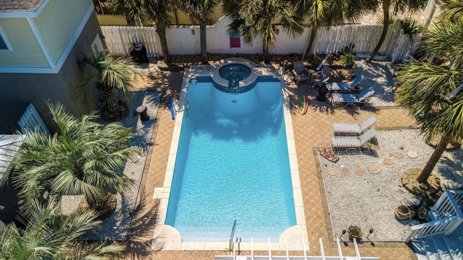 Modern Poolside Villa-steps to Beach