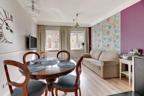 1 habitación, decoración personalizada y muebles diferentes 