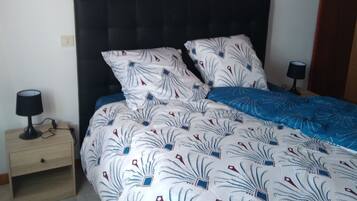 3 chambres, lit parapluie, draps fournis