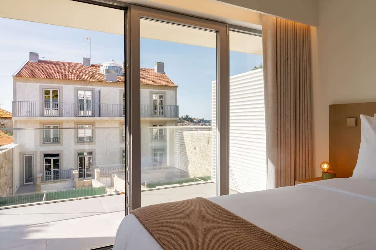 2 bedrooms, iron/ironing board, travel cot, WiFi