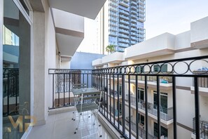 Deluxe Apartment | Balcony - Marco Polo - May Residence 2 (Dubai)