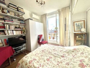 Fer et planche à repasser, accès au Wi-Fi (inclus), literie fournie