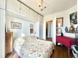 Strykejern/-brett, wi-fi (inkludert) og sengetøy