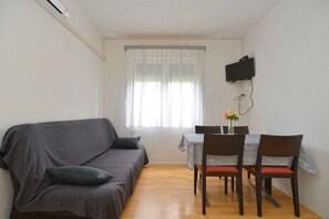 Dining - Holiday apartment with air conditioning (Štinjan)