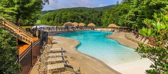 Pause & Relax:Mountain Getaway