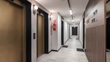 ุงูู
ูุดุฃุฉ ู
ู ุงูุฎุงุฑุฌ